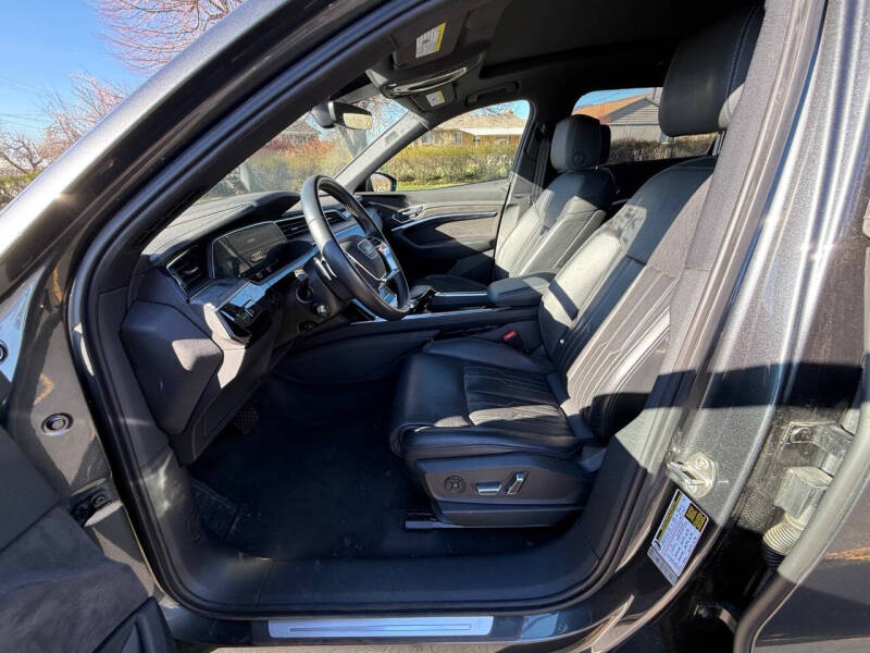 2019 Audi e-tron quattro Prestige