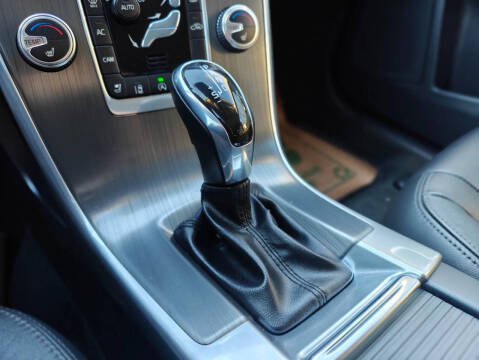 2016 Volvo XC60 T6 Drive-E Platinum