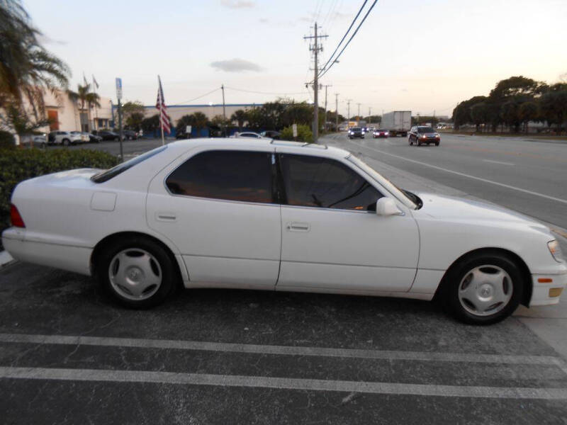 1999 Lexus LS 400
