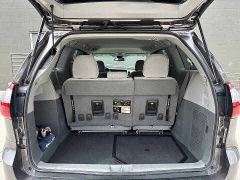 2020 Toyota Sienna LE Mobility 7-Passenger