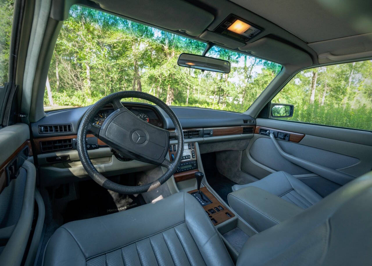1988 Mercedes-Benz 420-Class 37