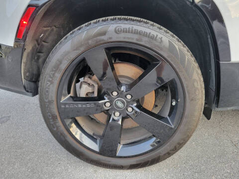 2024 Land Rover Defender 130 P400 X-Dynamic SE