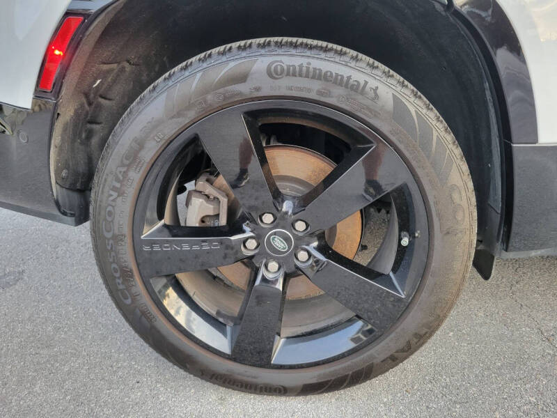 2024 Land Rover Defender 130 P400 X-Dynamic SE