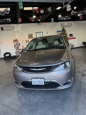 2018 Chrysler Pacifica Hybrid Touring Plus