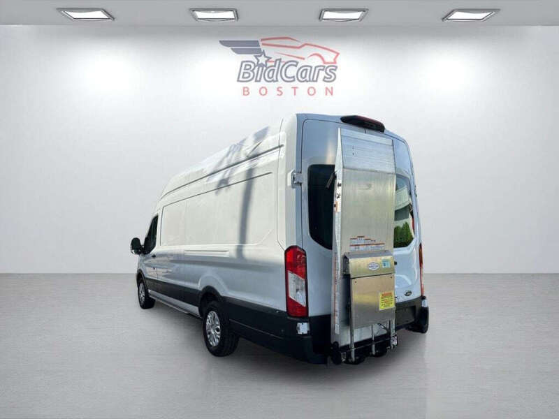 2022 Ford E-Transit 350