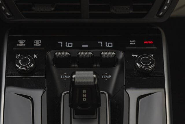 2025 Porsche 911 Carrera