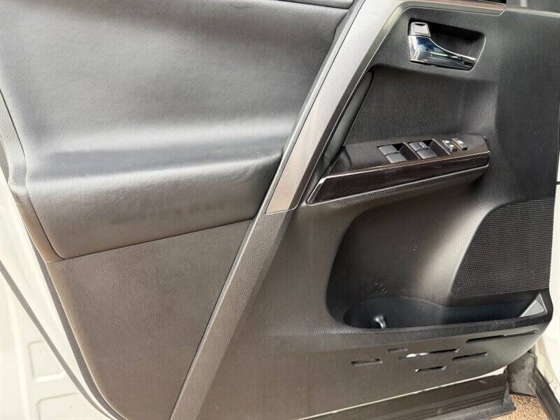 2017 Toyota RAV4 Hybrid SE