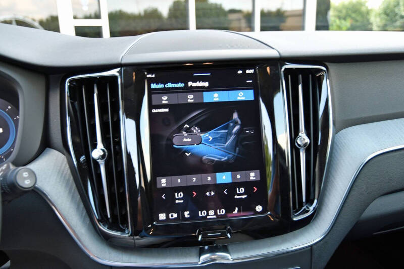 2025 Volvo XC60 B5 Plus Dark Theme