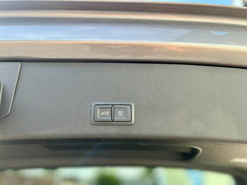 2019 Audi e-tron quattro Prestige