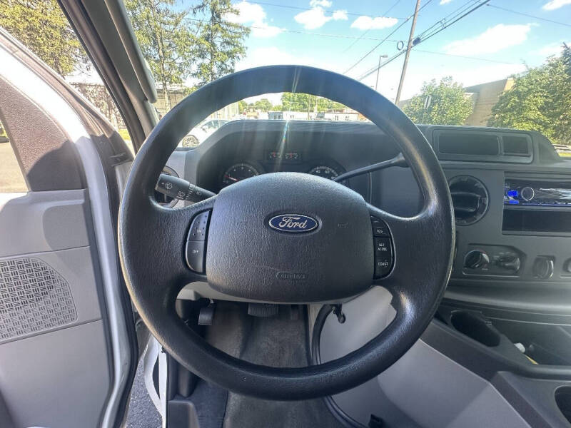 2013 Ford E-Series E-350 SD XL