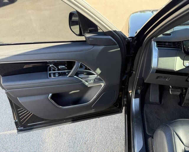 2024 Land Rover Range Rover P400 SE LWB