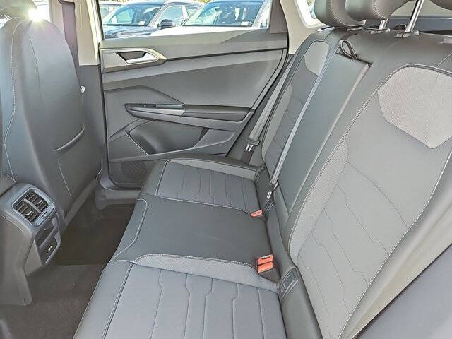 2025 Volkswagen Taos SE Black