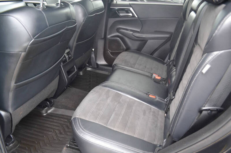 2024 Mitsubishi Outlander SE