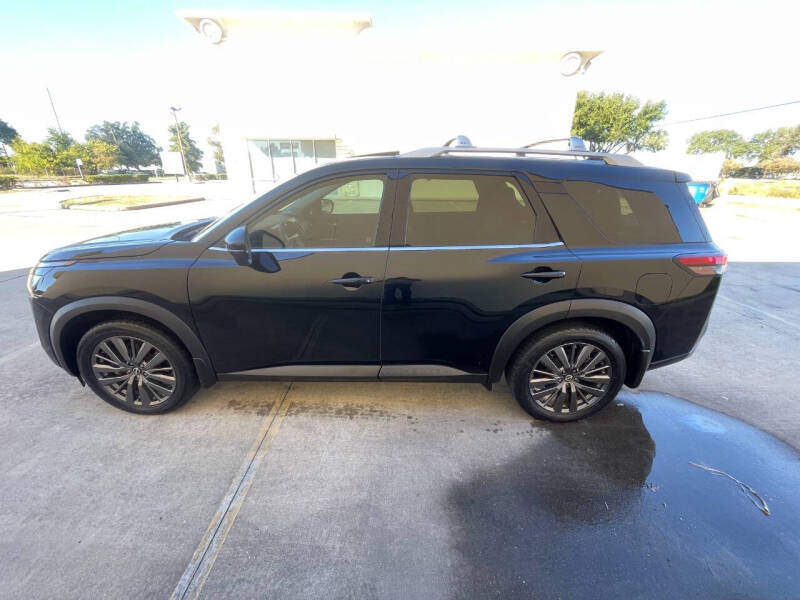 2022 Nissan Pathfinder SL