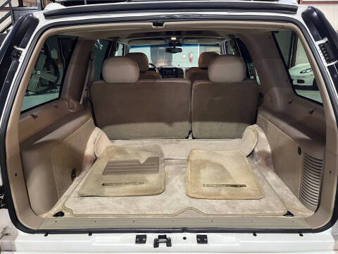 2000 Cadillac Escalade