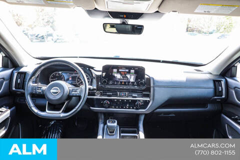 2023 Nissan Pathfinder SL