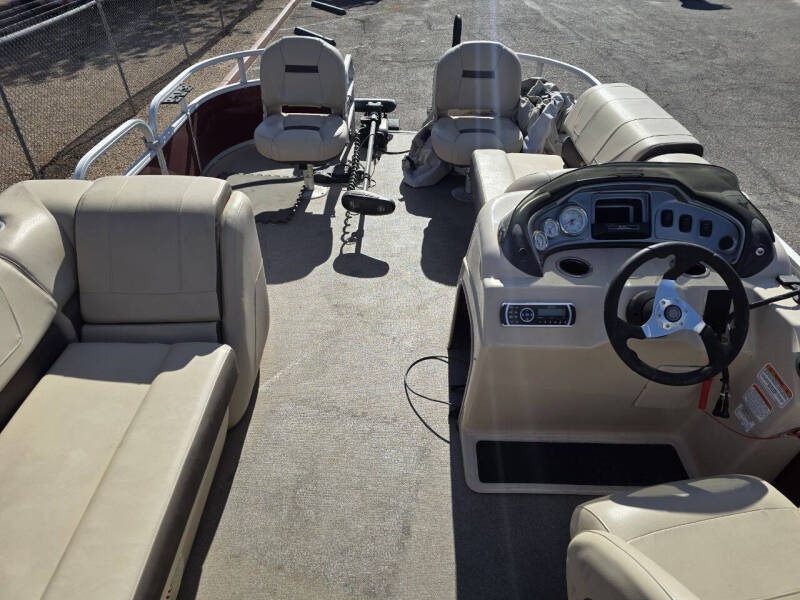 2018 Sun Tracker FISHING BARGE 20 DLX