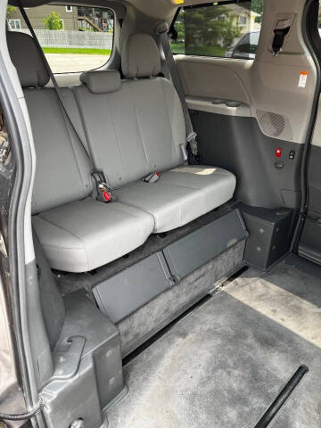 2015 Toyota Sienna XLE 8-Passenger