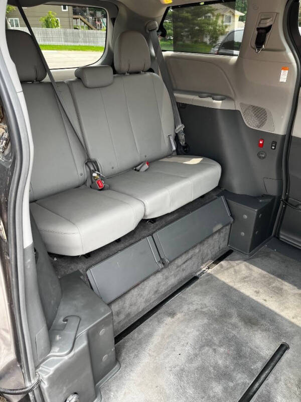 2015 Toyota Sienna XLE 8-Passenger