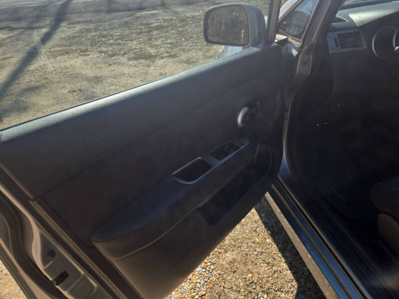 2011 Nissan Versa 1.8 SL