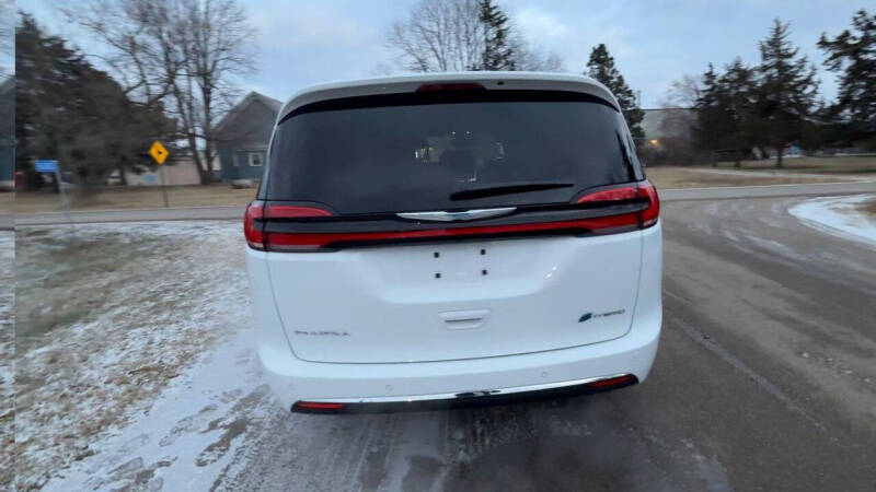 2021 Chrysler Pacifica Hybrid Limited photo 4