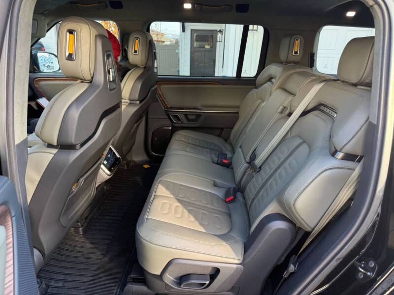 2024 Rivian R1S Adventure