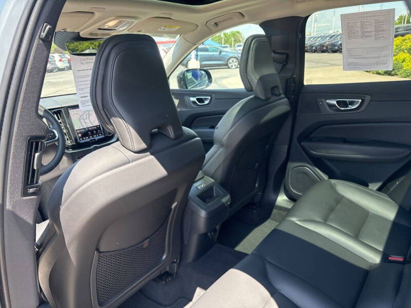 2024 Volvo XC60 B5 Core Dark Theme