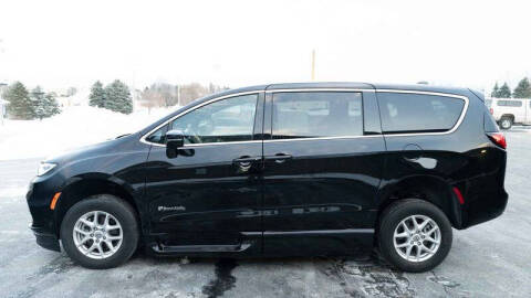 2024 Chrysler Pacifica Touring