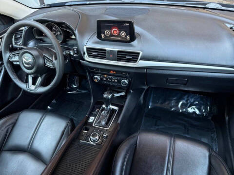 2018 Mazda MAZDA3 Touring