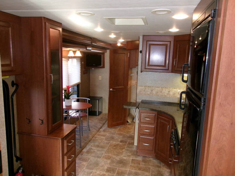 2013 Thor Motor Coach Challenger 37kt