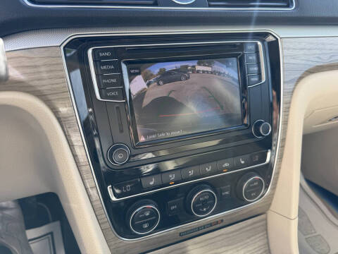 2017 Volkswagen Passat 1.8T SE