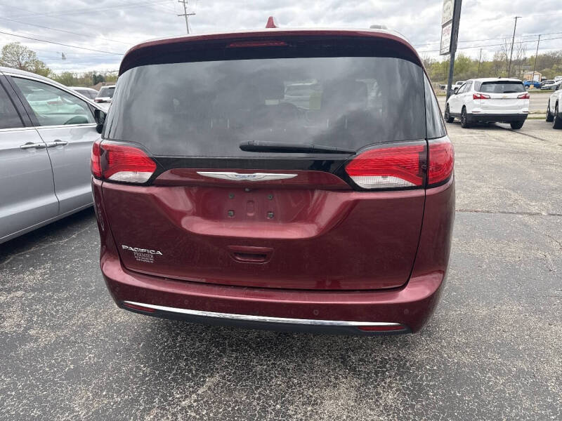 2017 Chrysler Pacifica Touring-L