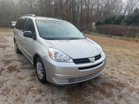 2004 Toyota Sienna LE 8 Passenger