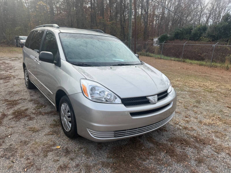 2004 Toyota Sienna LE 8 Passenger