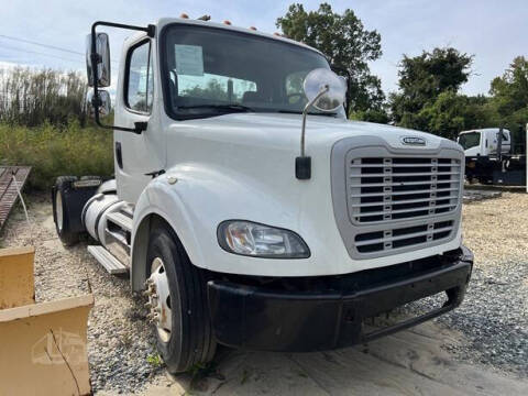 2013 Freightliner Business class M2