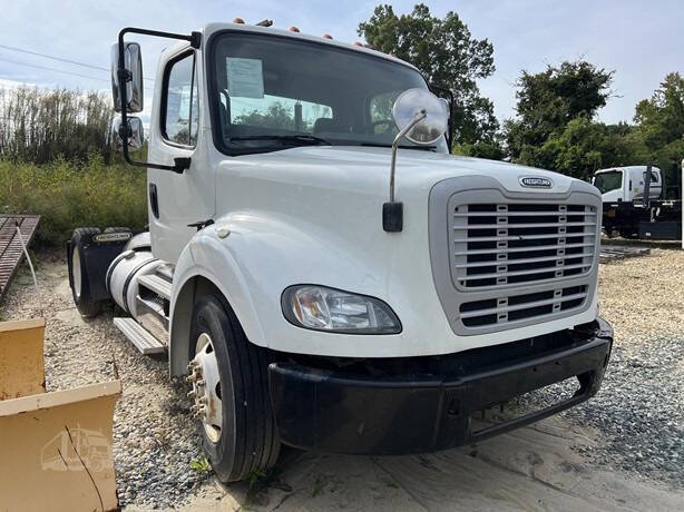 2013 Freightliner Business class M2