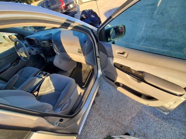 2004 Toyota Sienna LE 7 Passenger