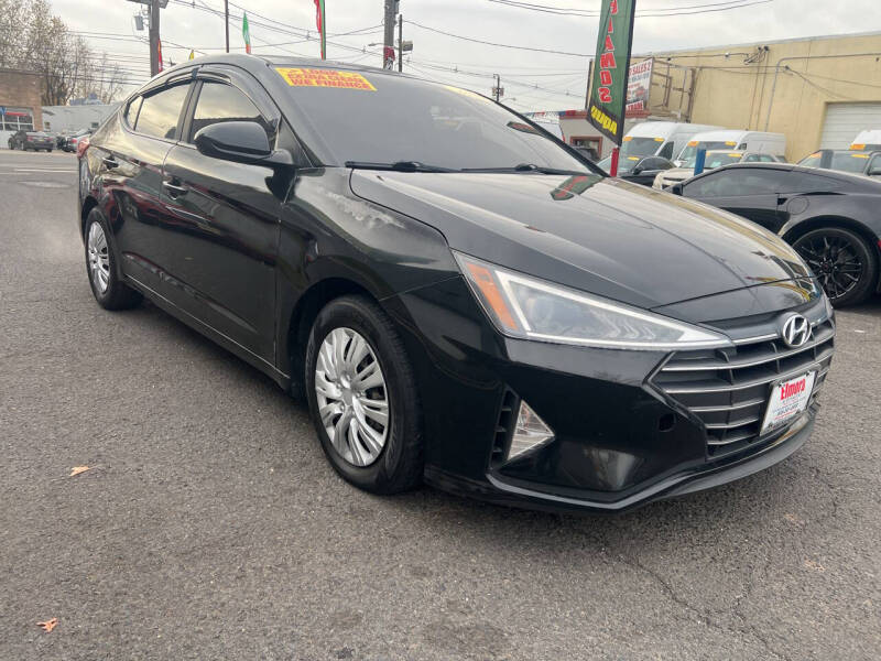 2019 Hyundai Elantra SE's photo