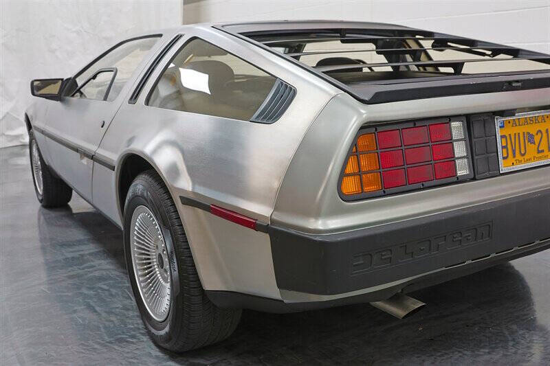 1982 DeLorean DMC-12