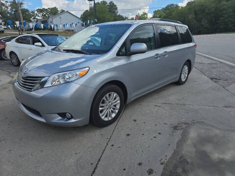 2014 Toyota Sienna XLE 7-Passenger Auto Access Seat