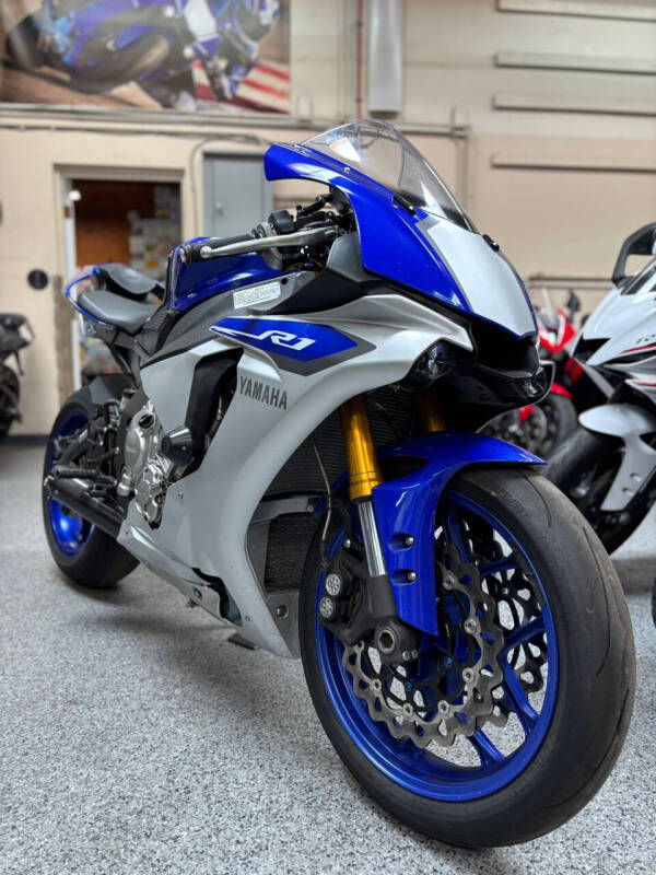 2015 Yamaha YZF-R1