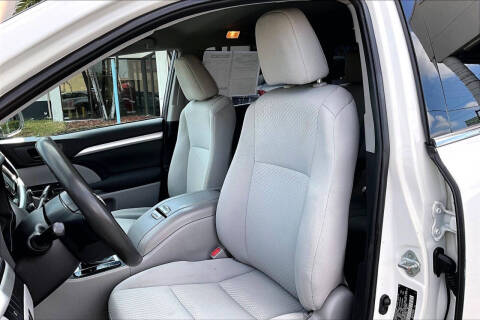 2019 Toyota Highlander LE