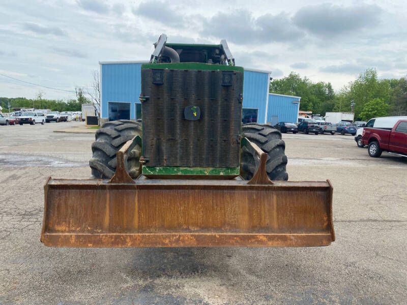 2017 John Deere 748L