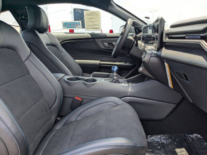 2025 Ford Mustang Dark Horse