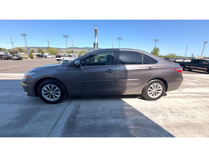 2017 Toyota Camry LE