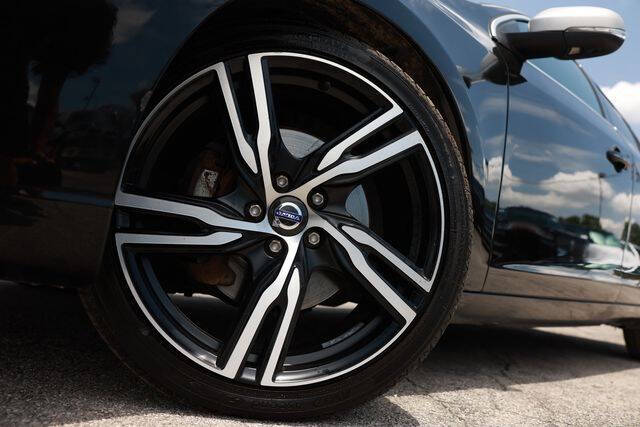 2017 Volvo V60 T6 R-Design