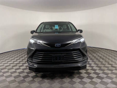 2023 Toyota Sienna LE 8-Passenger