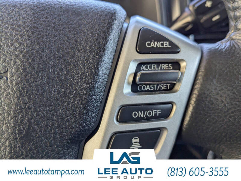 2023 Nissan Titan SV