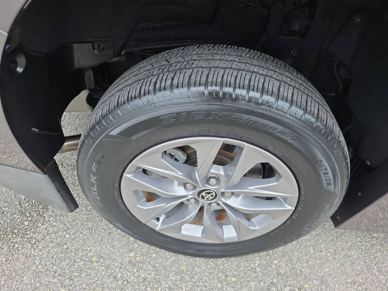 2021 Toyota Sienna XLE 8-Passenger