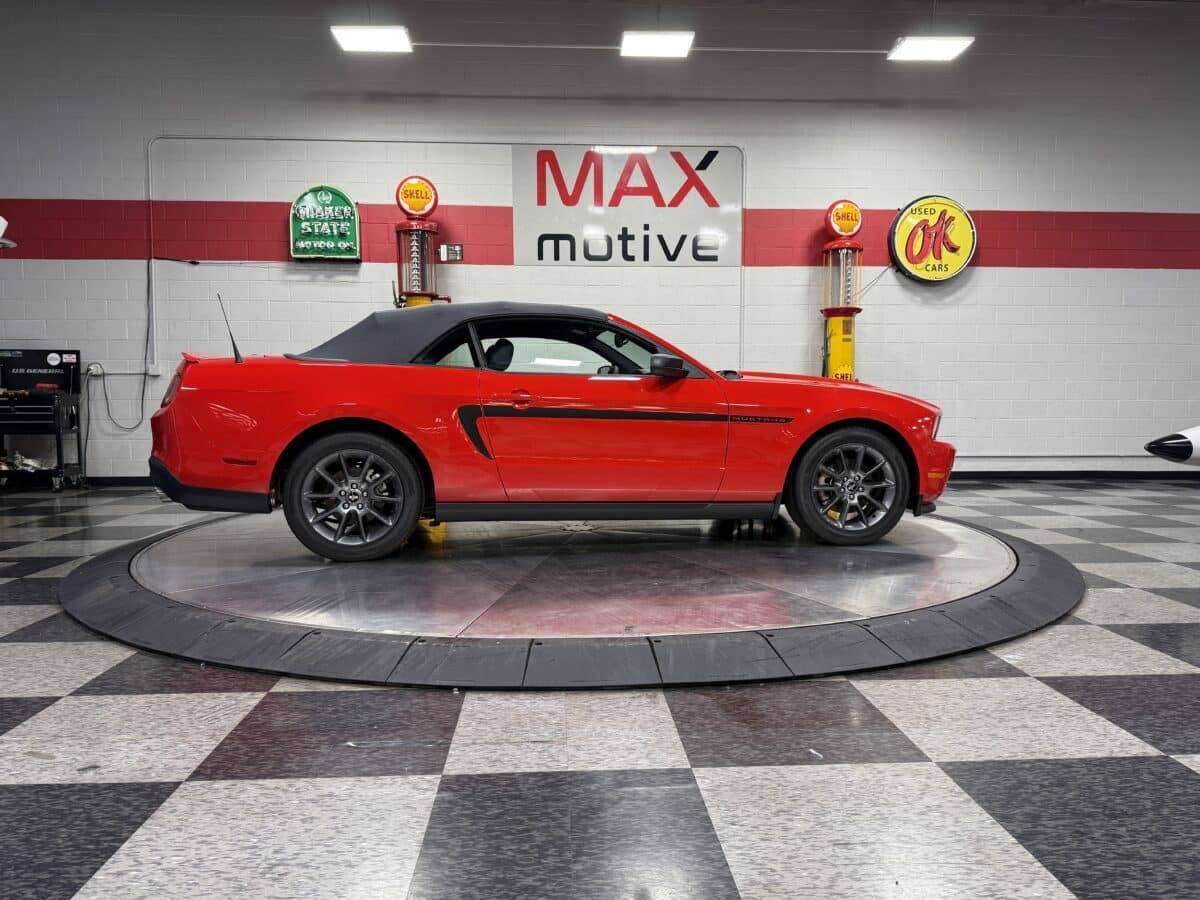 2011 Ford Mustang 14